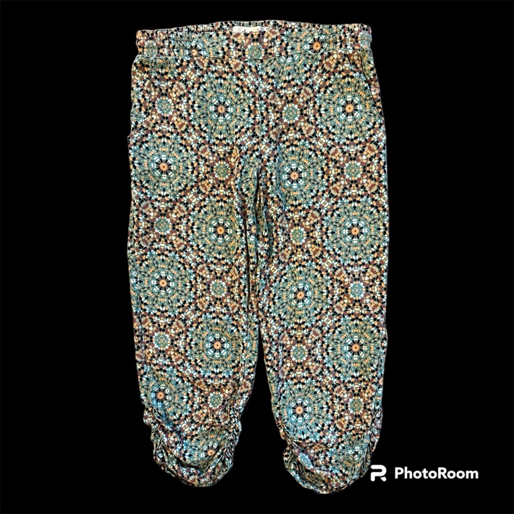 3/4 length abstract print bottoms.  Labeled small (fit is extra small)